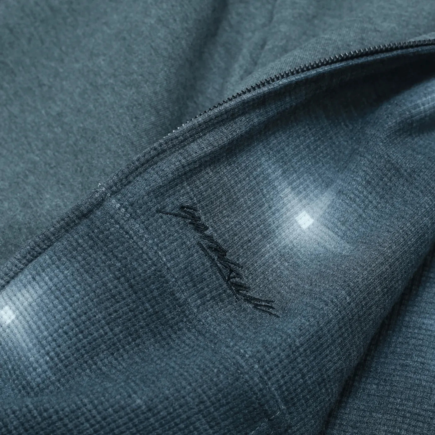Yardsale XXX Reversible Thermal Hood Black - ARROW & BEAST