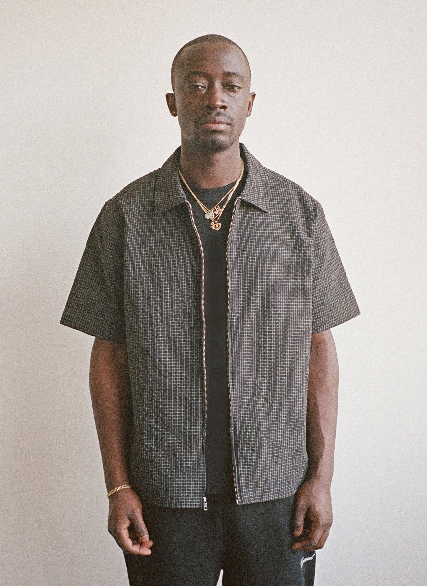 SEERSUCKER SHORT SLEEVE ZIP UP GREY