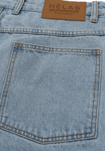 Laden Sie das Bild in den Galerie-Viewer, Hélas Limited Classic Denim Short Washed Light Blue
