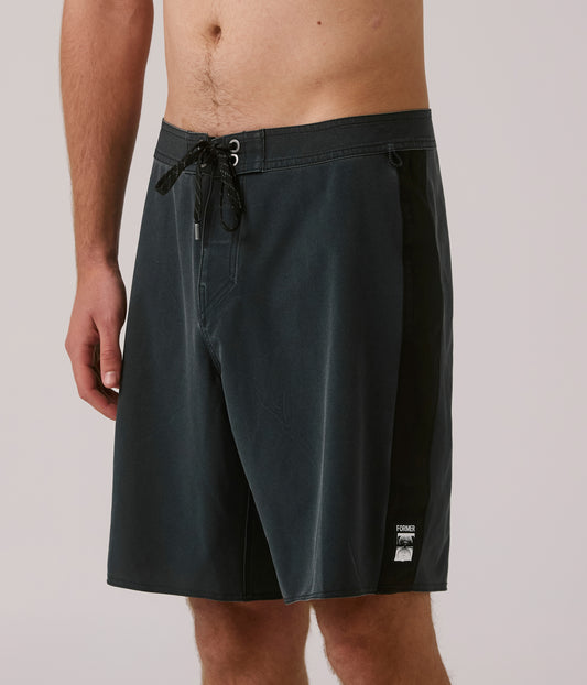 FORMER MERCHANDISE SYSTEM 19' TRUNK BLACK