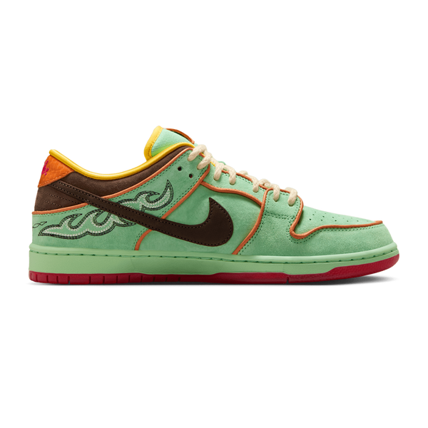 靴 NIKE SB DUNK LOW PRO Nike SB Dunk Low Pro Skate Shoes. Nike ID