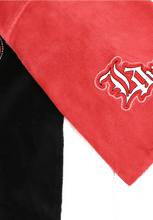 Laden Sie das Bild in den Galerie-Viewer, Yardsale XXX Sierra Velour Tee Black Red
