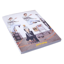 Laden Sie das Bild in den Galerie-Viewer, Fucking Awesome - Visual Guidance Book 2020 Q1
