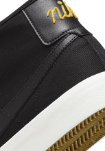 Laden Sie das Bild in den Galerie-Viewer, Nike SB Blazer Court Mid Premium Black ONLINE ONLY
