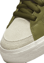 Laden Sie das Bild in den Galerie-Viewer, Nike SB Zoom Blazer Mid Premium Plus Green
