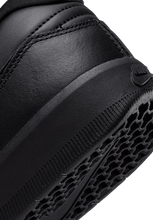 Laden Sie das Bild in den Galerie-Viewer, Nike SB Force 58 Premium Shoe All Black ONLINE ONLY

