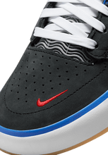 Laden Sie das Bild in den Galerie-Viewer, Nike SB Ishod x NBA Premium Shoe Black Blue Red
